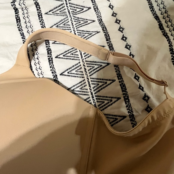 This is a wireless bra that is in excellent condition. - Picture 6 of 6